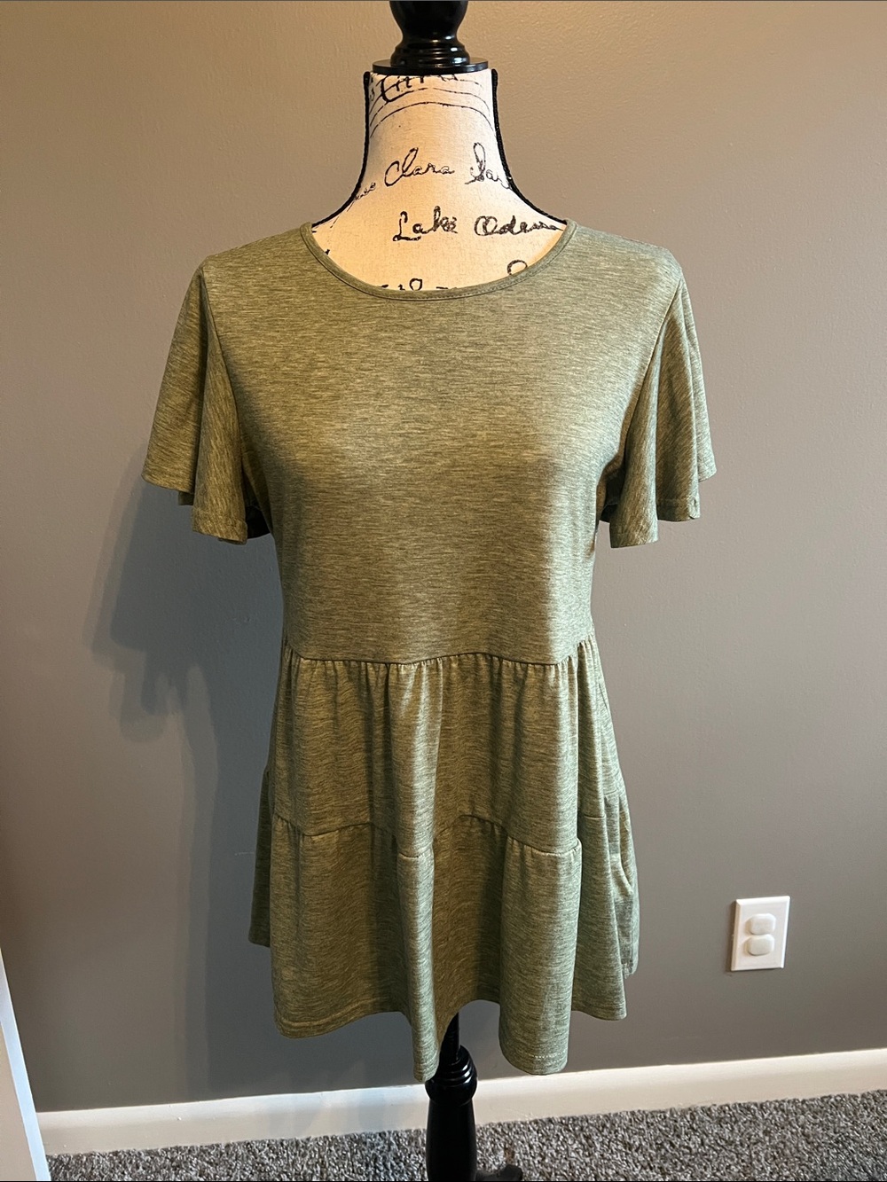NWOT Green Tiered Tunic Top